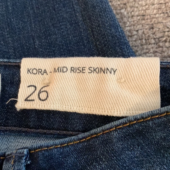 Unpublished Jeans - Picture 7 of 11